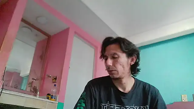 Latinopervs online show from April 17, 2026, 10:23 pm