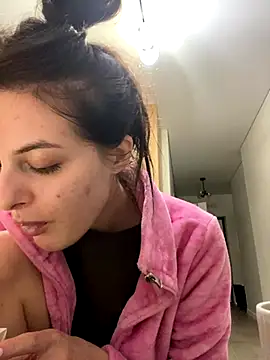 Snapshot of little_belucci chatting on December 3, 2025, 2:49 pm little belucci online show from December 3, 2025, 2:49 pm