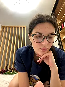 Snapshot of little_belucci chatting on October 22, 2025, 3:33 pm little belucci online show from October 22, 2025, 3:33 pm