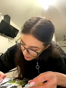 Snapshot of little_belucci chatting on December 5, 2025, 2:59 pm little belucci online show from December 5, 2025, 2:59 pm