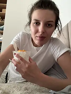 Snapshot of little_belucci chatting on July 5, 2026, 2:46 pm little belucci online show from July 5, 2026, 2:46 pm