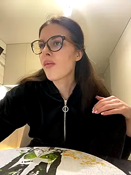 Snapshot of little_belucci chatting on December 4, 2025, 5:34 pm little belucci online show from December 4, 2025, 5:34 pm