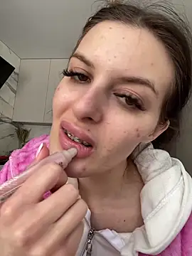 Snapshot of little_belucci chatting on February 9, 2026, 12:25 pm little belucci online show from February 9, 2026, 12:25 pm