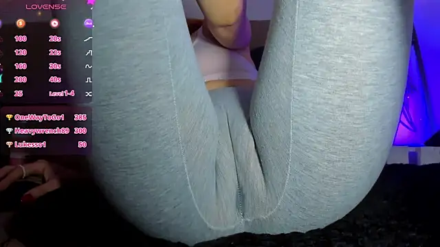 Snapshot of ADELINA_CONTE chatting on March 21, 2025, 10:28 pm ADELINA CONTE online show from March 21, 2025, 10:28 pm