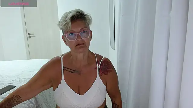 bety-cum2 online show from May 17, 2026, 5:02 pm