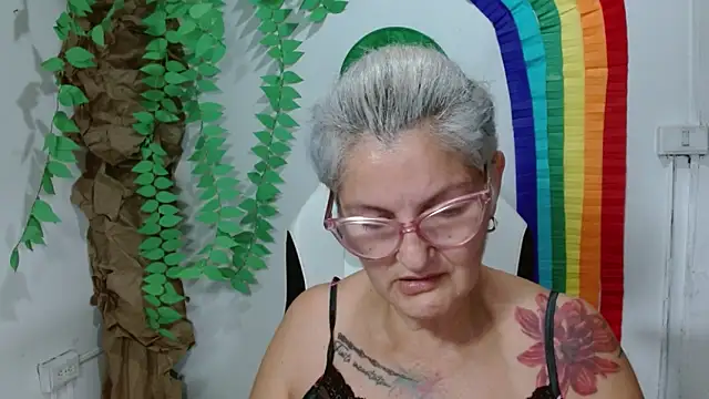 bety-cum2 online show from March 11, 2026, 11:32 pm