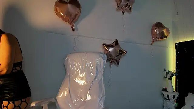 Snapshot of lauren_fit chatting on November 20, 2025, 4:40 pm lauren fit online show from November 20, 2025, 4:40 pm