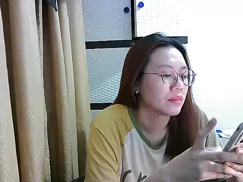 Snapshot of crizzybel chatting on November 18, 2025, 2:31 pm crizzybel online show from November 18, 2025, 2:31 pm