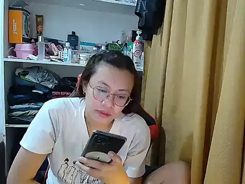 Snapshot of crizzybel chatting on January 15, 2026, 1:47 pm crizzybel online show from January 15, 2026, 1:47 pm