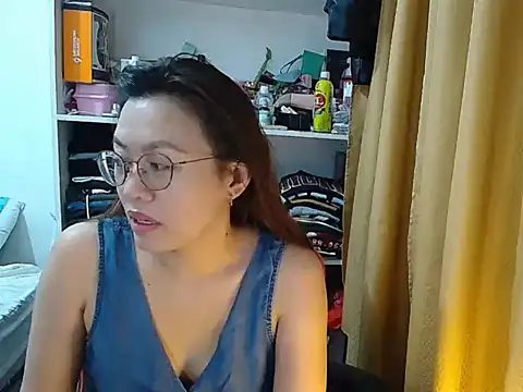 Snapshot of crizzybel chatting on February 6, 2026, 7:10 pm crizzybel online show from February 6, 2026, 7:10 pm