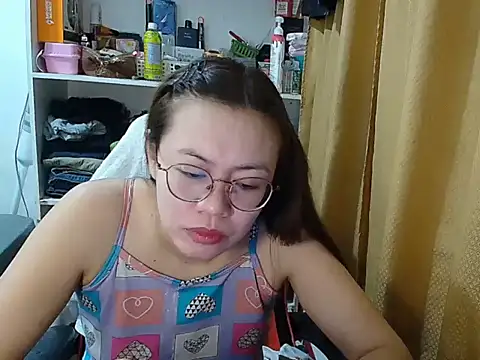 Snapshot of crizzybel chatting on December 22, 2025, 8:03 am crizzybel online show from December 22, 2025, 8:03 am