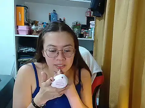 Snapshot of crizzybel chatting on December 18, 2025, 2:21 pm crizzybel online show from December 18, 2025, 2:21 pm