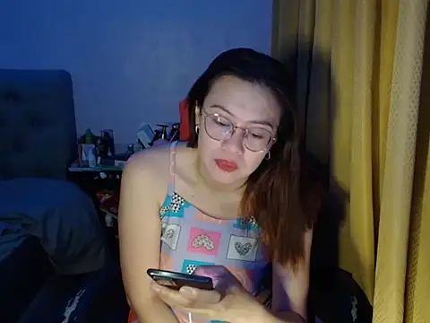 Snapshot of crizzybel chatting on June 1, 2026, 5:34 pm crizzybel online show from June 1, 2026, 5:34 pm