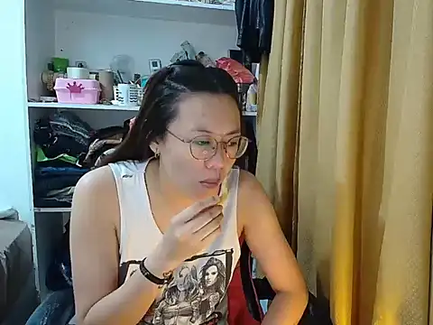 Snapshot of crizzybel chatting on March 26, 2026, 6:17 pm crizzybel online show from March 26, 2026, 6:17 pm