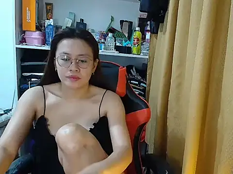 Snapshot of crizzybel chatting on February 4, 2026, 5:52 pm crizzybel online show from February 4, 2026, 5:52 pm