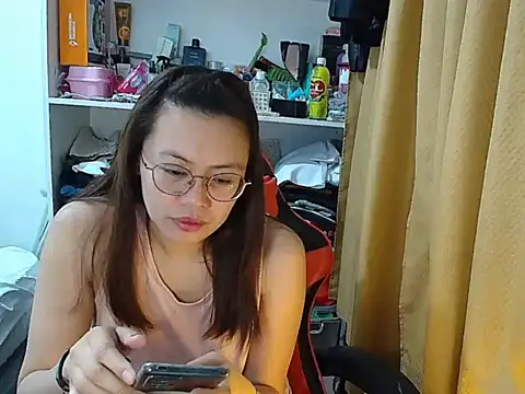 Snapshot of crizzybel chatting on February 2, 2026, 3:44 pm crizzybel online show from February 2, 2026, 3:44 pm