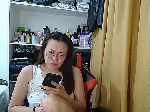 Snapshot of crizzybel chatting on February 23, 2026, 7:25 pm crizzybel online show from February 23, 2026, 7:25 pm