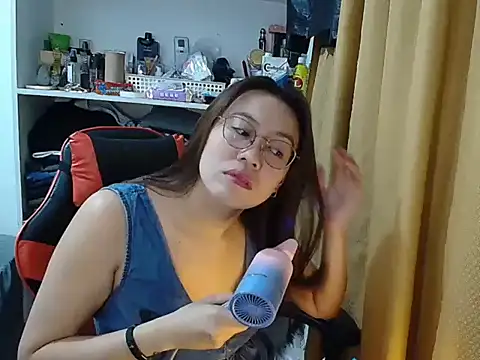 Snapshot of crizzybel chatting on February 16, 2026, 3:27 am crizzybel online show from February 16, 2026, 3:27 am