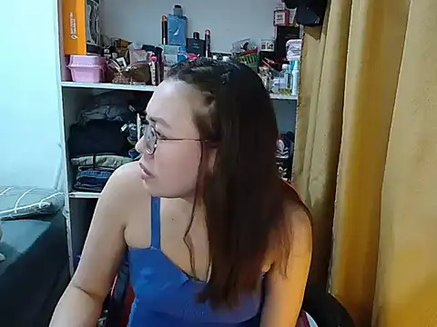 Snapshot of crizzybel chatting on December 17, 2025, 6:18 am crizzybel online show from December 17, 2025, 6:18 am