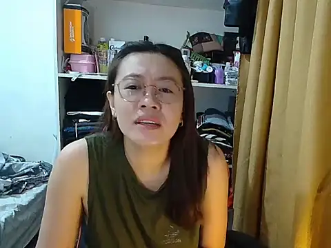 Snapshot of crizzybel chatting on February 8, 2026, 8:50 pm crizzybel online show from February 8, 2026, 8:50 pm