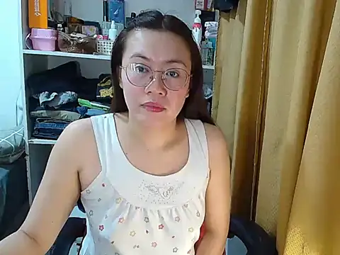 Snapshot of crizzybel chatting on December 21, 2025, 5:47 pm crizzybel online show from December 21, 2025, 5:47 pm