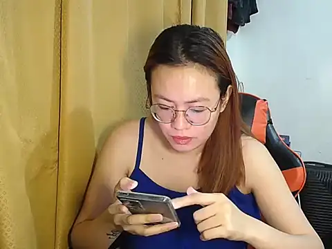 Snapshot of crizzybel chatting on December 4, 2025, 6:51 pm crizzybel online show from December 4, 2025, 6:51 pm