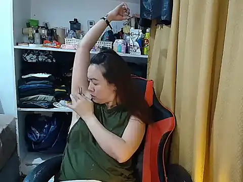 Snapshot of crizzybel chatting on February 19, 2026, 4:48 pm crizzybel online show from February 19, 2026, 4:48 pm