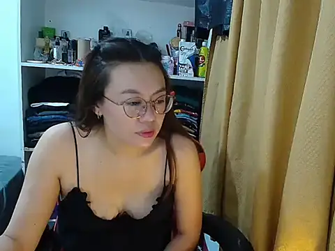 Snapshot of crizzybel chatting on February 17, 2026, 5:16 am crizzybel online show from February 17, 2026, 5:16 am