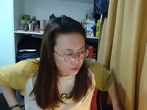 Snapshot of crizzybel chatting on February 15, 2026, 6:14 am crizzybel online show from February 15, 2026, 6:14 am