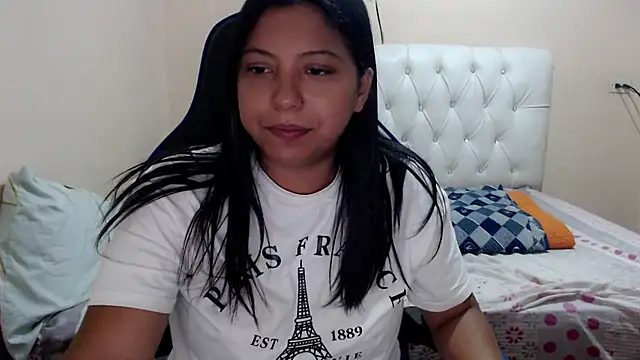 Snapshot of Leylafourniert chatting on November 9, 2025, 6:34 pm Leylafourniert online show from November 9, 2025, 6:34 pm