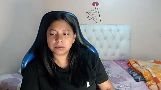 Snapshot of Leylafourniert chatting on December 21, 2025, 5:36 pm Leylafourniert online show from December 21, 2025, 5:36 pm