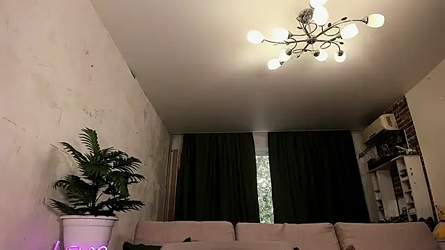 Mira Xo  online show from September 20, 2025, 12:32 pm