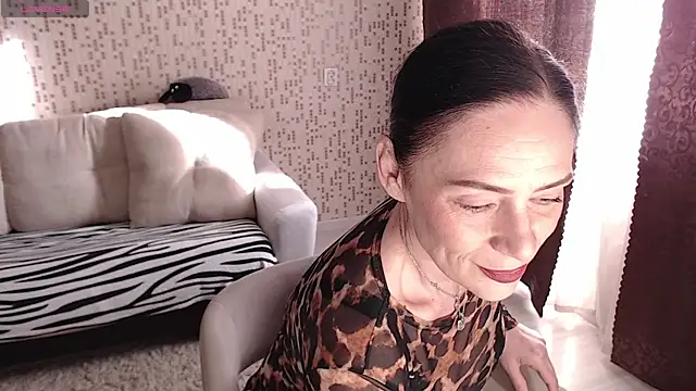 Snapshot of BelovedLady chatting on November 3, 2025, 6:18 am BelovedLady online show from November 3, 2025, 6:18 am