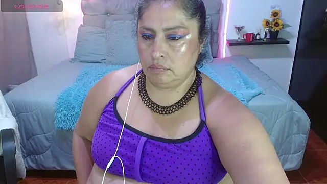 Keyla01  online show from April 18, 2026, 7:07 pm