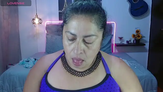 Keyla01  online show from April 18, 2026, 12:40 pm