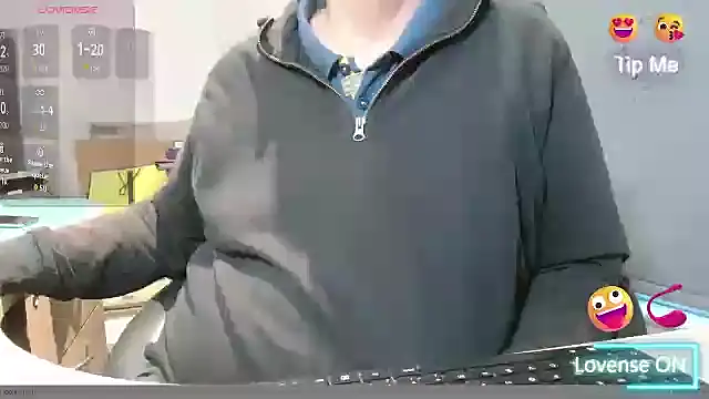 bigbadjon69 online show from November 3, 2025, 4:32 pm