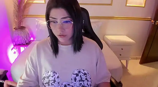 Snapshot of lucy26_ chatting on March 11, 2025, 8:30 am lucy26 online show from March 11, 2025, 8:30 am