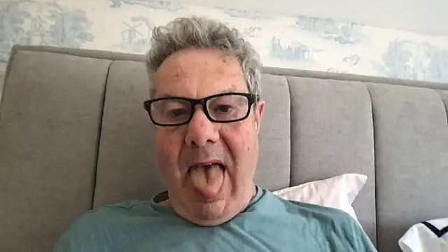 Snapshot of Oldpistolpete chatting on April 21, 2026, 7:26 am Oldpistolpete online show from April 21, 2026, 7:26 am