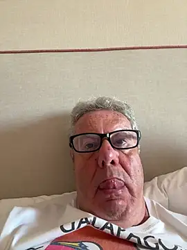 Snapshot of Oldpistolpete chatting on May 20, 2026, 9:39 am Oldpistolpete online show from May 20, 2026, 9:39 am