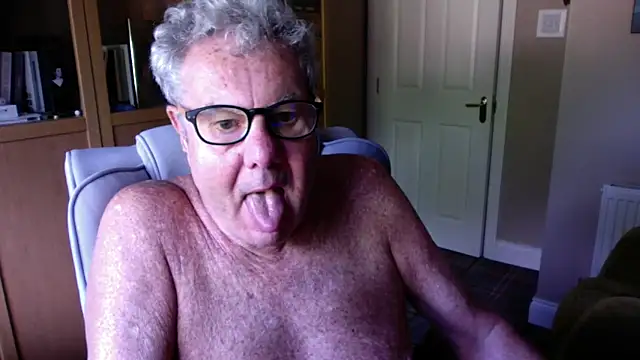 Snapshot of Oldpistolpete chatting on June 8, 2026, 8:26 am Oldpistolpete online show from June 8, 2026, 8:26 am