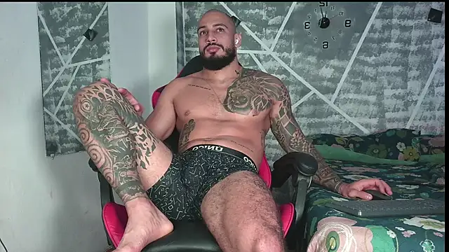 Snapshot of leonidas_18k chatting on December 1, 2025, 3:40 am leonidas 18k online show from December 1, 2025, 3:40 am