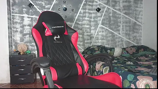 Snapshot of leonidas_18k chatting on November 1, 2025, 4:08 am leonidas 18k online show from November 1, 2025, 4:08 am