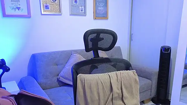 Snapshot of annylouis chatting on December 14, 2025, 7:19 pm annylouis online show from December 14, 2025, 7:19 pm