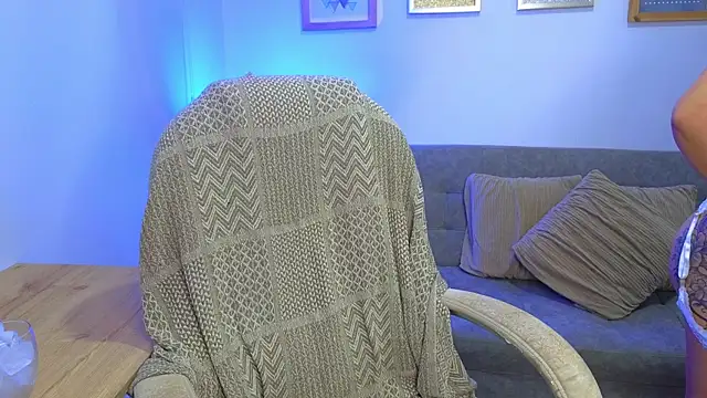 Snapshot of annylouis chatting on December 2, 2025, 7:15 pm annylouis online show from December 2, 2025, 7:15 pm