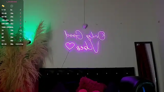 Snapshot of Bianka_olivetto021 chatting on February 26, 2025, 11:30 pm Bianka olivetto021 online show from February 26, 2025, 11:30 pm