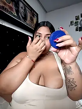 Snapshot of Edithxxx1 chatting on December 14, 2025, 6:35 pm Edithxxx1 online show from December 14, 2025, 6:35 pm