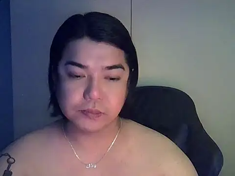 Snapshot of StrawberryWine07 chatting on April 19, 2026, 6:03 am StrawberryWine07 online show from April 19, 2026, 6:03 am
