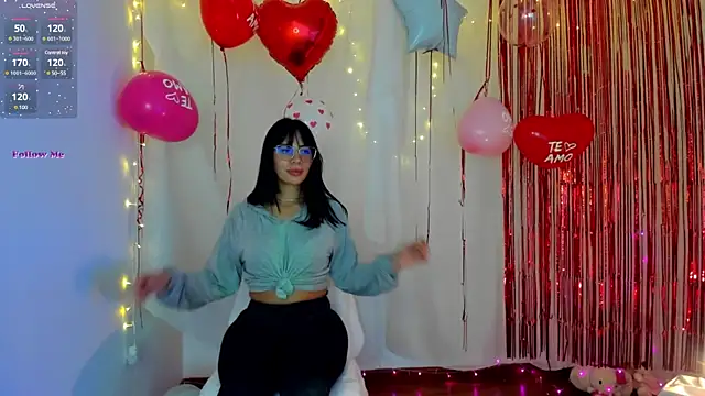 Snapshot of Silvanna-Moree chatting on February 16, 2025, 8:55 pm Silvanna-Moree online show from February 16, 2025, 8:55 pm