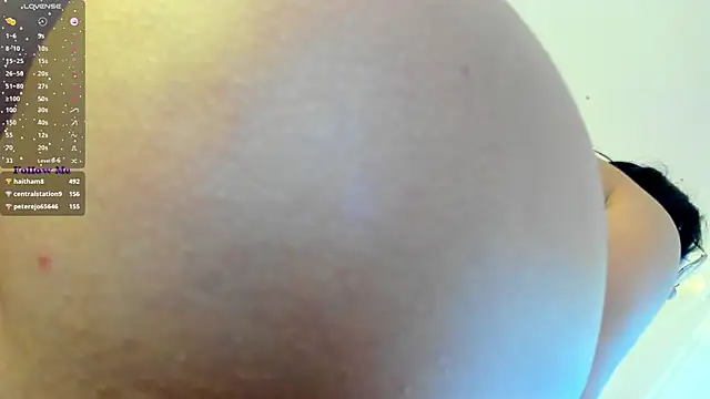 Snapshot of Silvanna-Moree chatting on January 20, 2025, 10:26 pm Silvanna-Moree online show from January 20, 2025, 10:26 pm