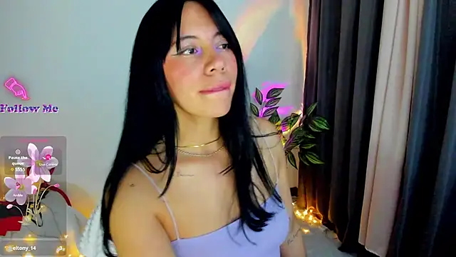 Snapshot of Silvanna-Moree chatting on October 18, 2025, 8:11 pm Silvanna-Moree online show from October 18, 2025, 8:11 pm